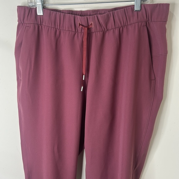 Lululemon On The Fly Jogger Misty Merlot Size 12 - Picture 12 of 16